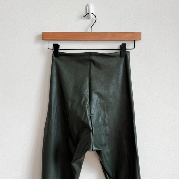 🏷️ SOLD • COMMANDO • Perfect Control Faux Leather Leggings in Pine • Medium - Picture 7 of 10